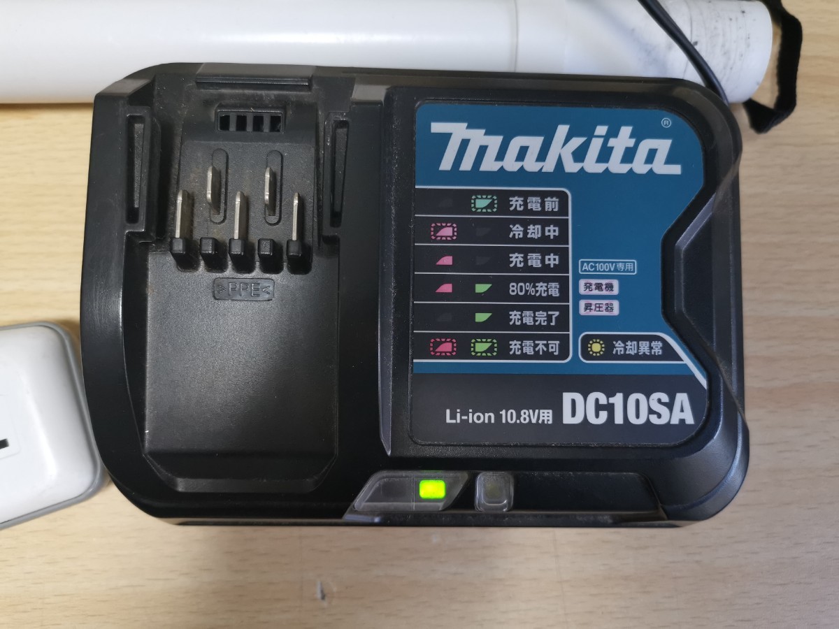 動画あり　makita マキタ 充電式クリーナー 掃除機 CL108FD　充電器DC10SA　中古品　現状販売　6655_画像4