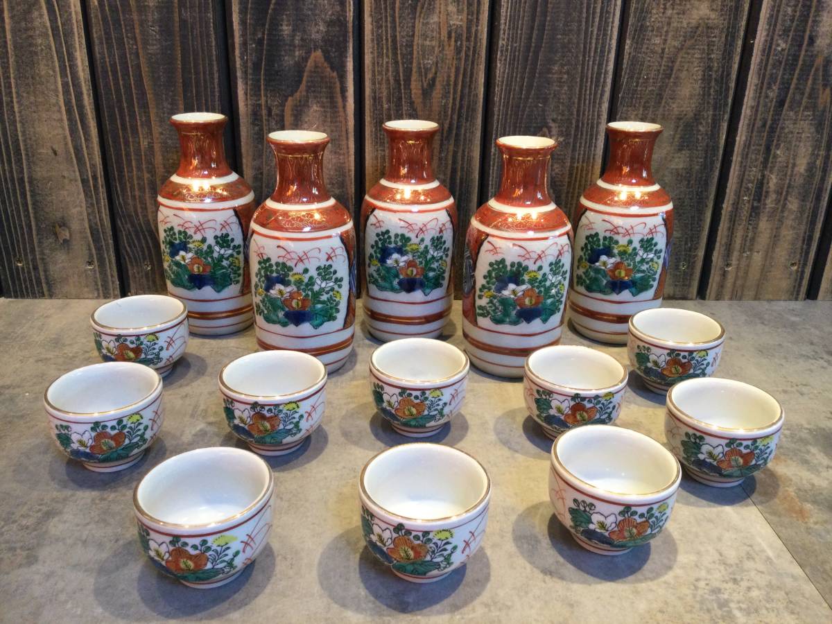 美品 九谷焼 九谷庄三 酒器 徳利・ぐい呑15点セット 金彩 色絵 美品 九谷焼 九谷庄三 酒器 徳利・ぐい呑15点セット 金彩 色絵