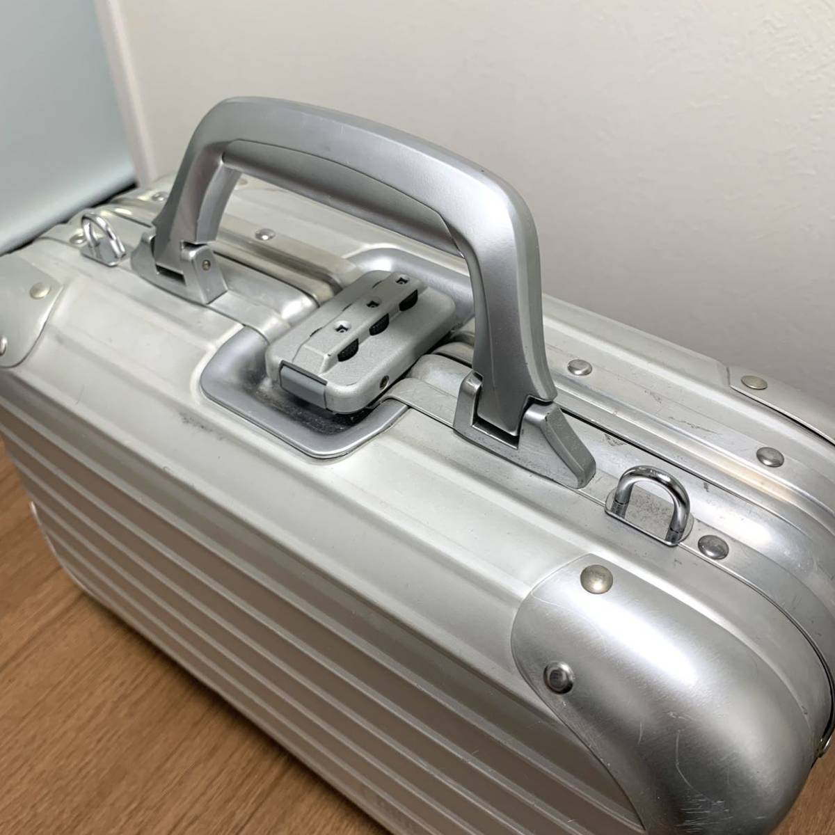 RIMOWA リモワ トパーズ ピッコロ ショルダーストラップ付き_画像5