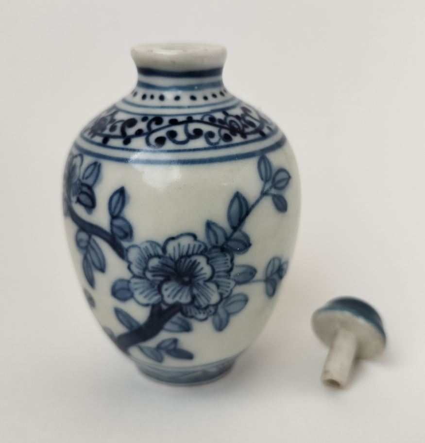 中国乾隆年製 鼻煙壺 青花磁器 時代物 古玩 清時代 古染付 中国古美術の画像7