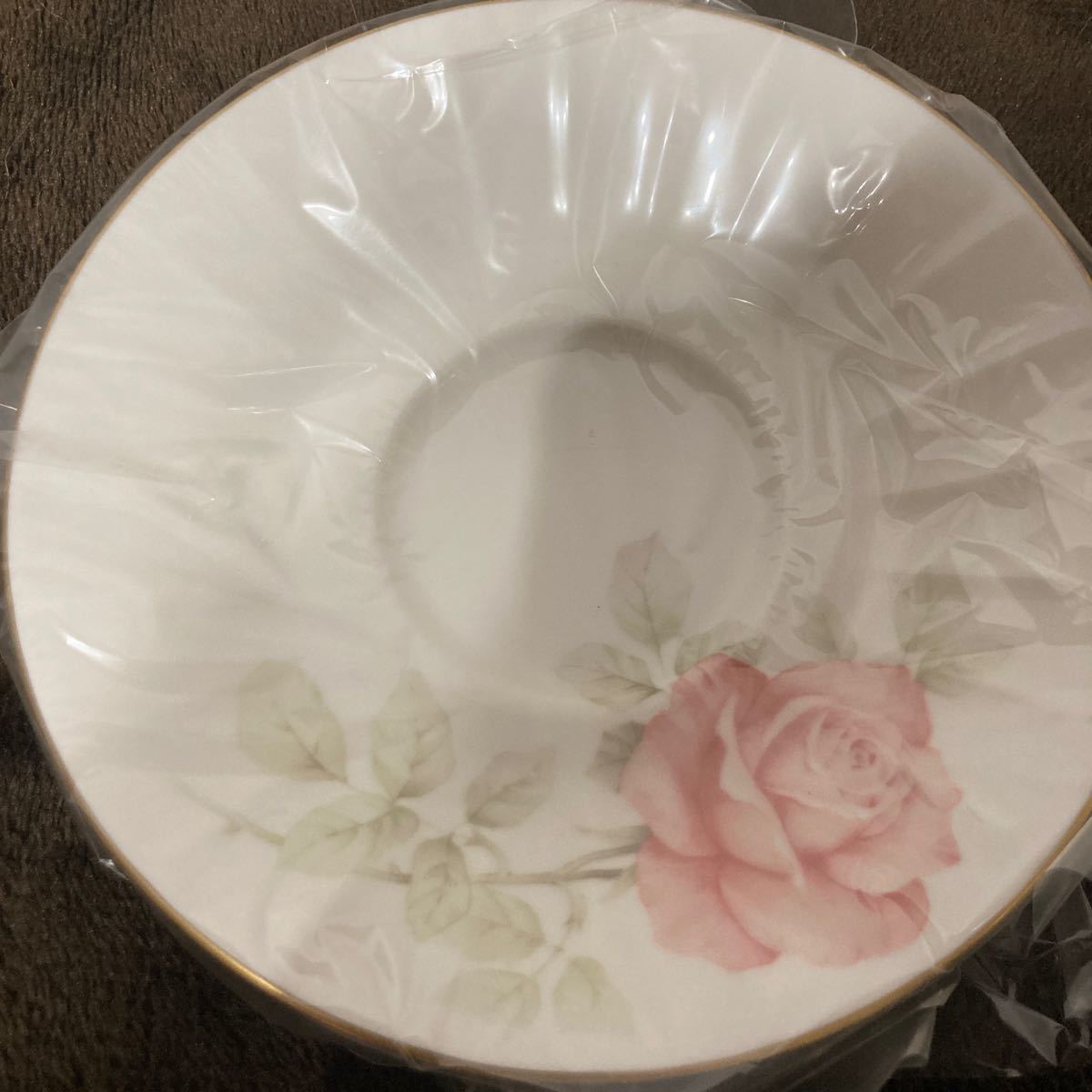 未使用　AVON ROSE CLUB Noritake　Studio Collection ノリタケ スタジオ　コレクション 薔薇　カップ＆ソーサ_画像4