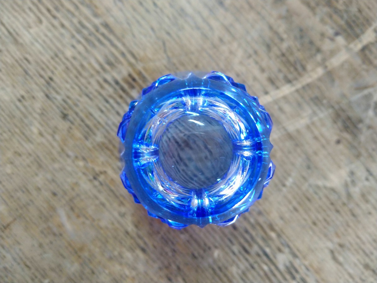 ショットグラス 酒杯 切子 2点 ガラス ガラス工芸 カット 藍 青 赤 ぐい呑み　ペア_画像4