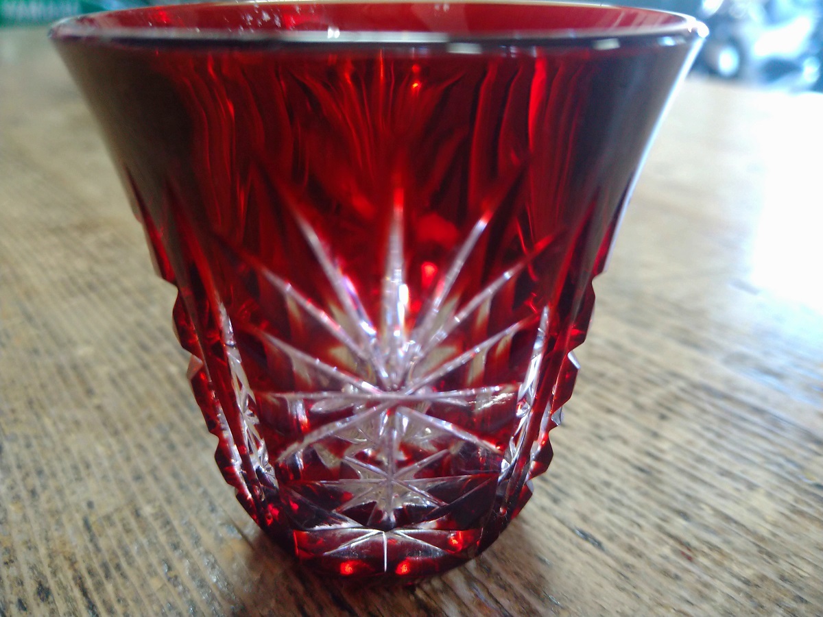 ショットグラス 酒杯 切子 2点 ガラス ガラス工芸 カット 藍 青 赤 ぐい呑み　ペア_画像10