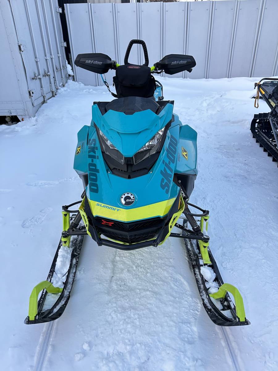 『超美品』値引き交渉可能　実働　スノーモービル　skidoo　175　SUMMIT X　特殊カラー　2020年制　札幌近郊配達可能　　