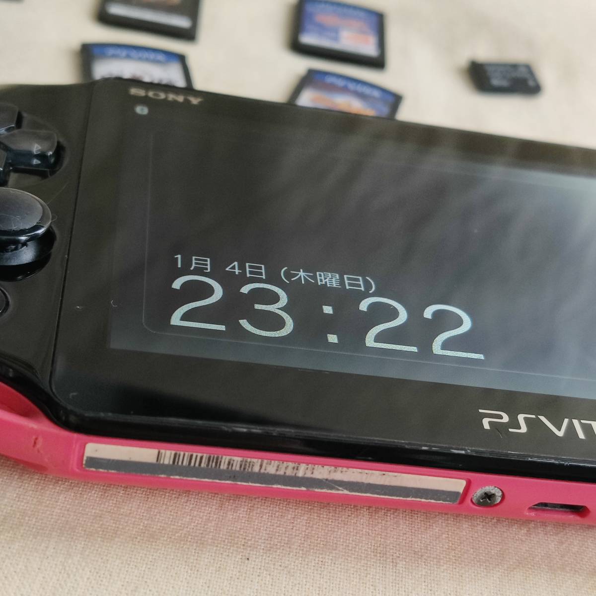 【00AKYR】SONY Playstation VITA PCH-2000 本体 メモリーカード 8GB ソフト ジャンク JUNK PS VITA_画像7