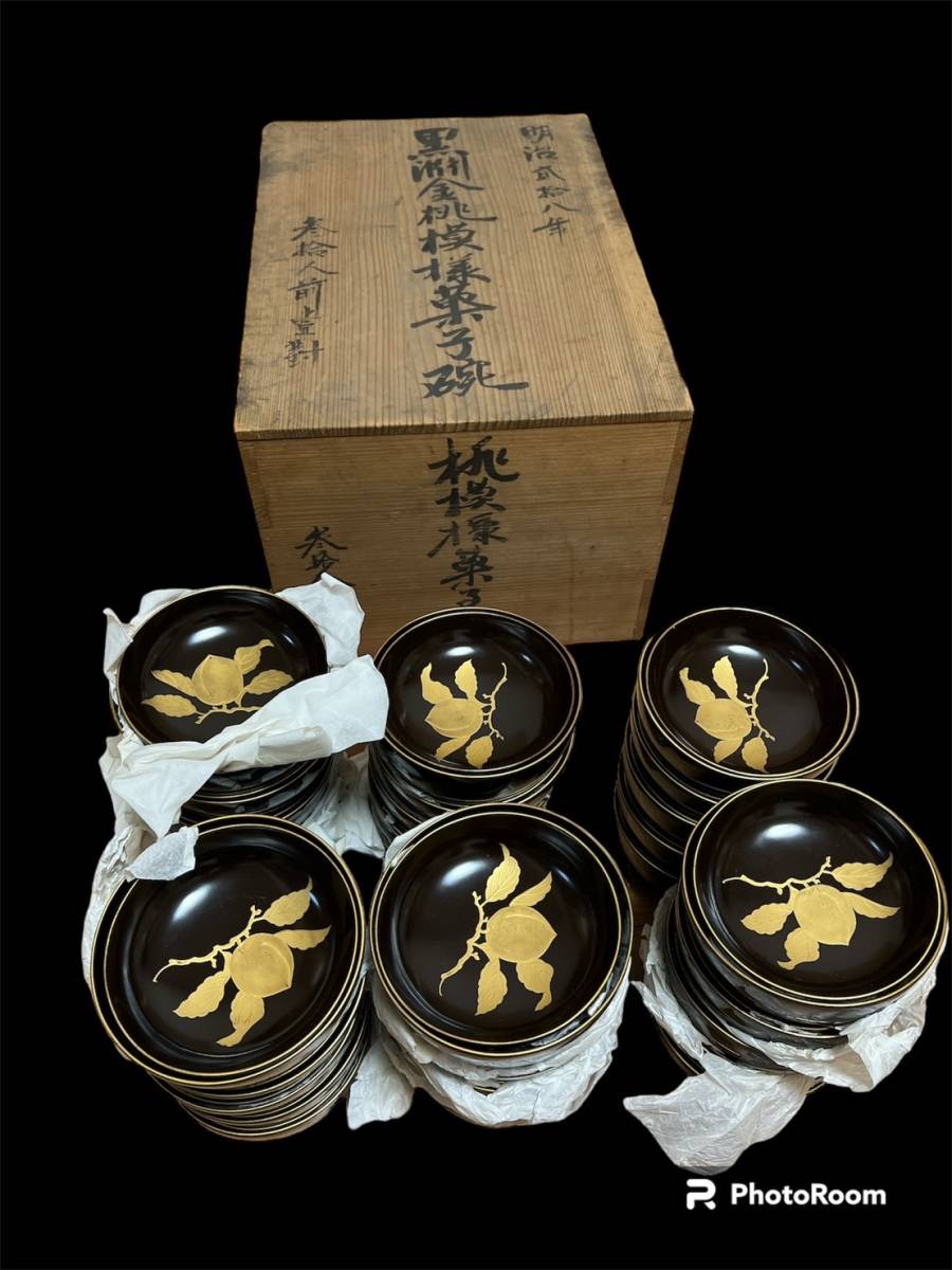 希少!! 巨大 明治28年 30人前 金蒔絵 お椀 茶碗 黒漆 明治時代 金桃模様菓子碗 共箱 骨董品 美術品 黒塗 輪島塗 金細工 漆器 金彩 吸物碗_画像1