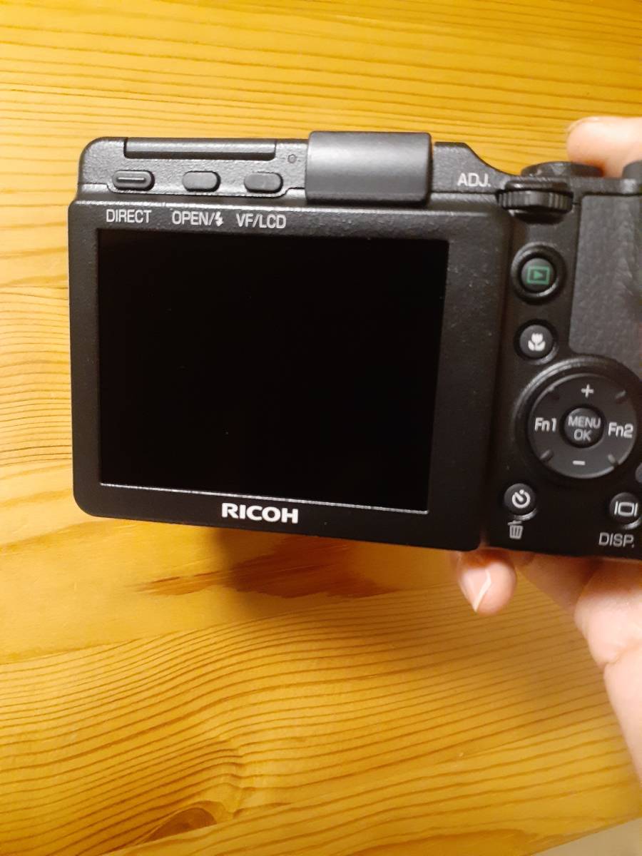 【美品！】RICOH　GXR+S10 KIT 別売自動開閉式レンズキャップとケース付き！_画像2