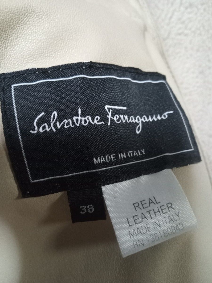 美品 サルバトーレフェラガモ  リアルムートンコート 38  Salvatore Ferragamo