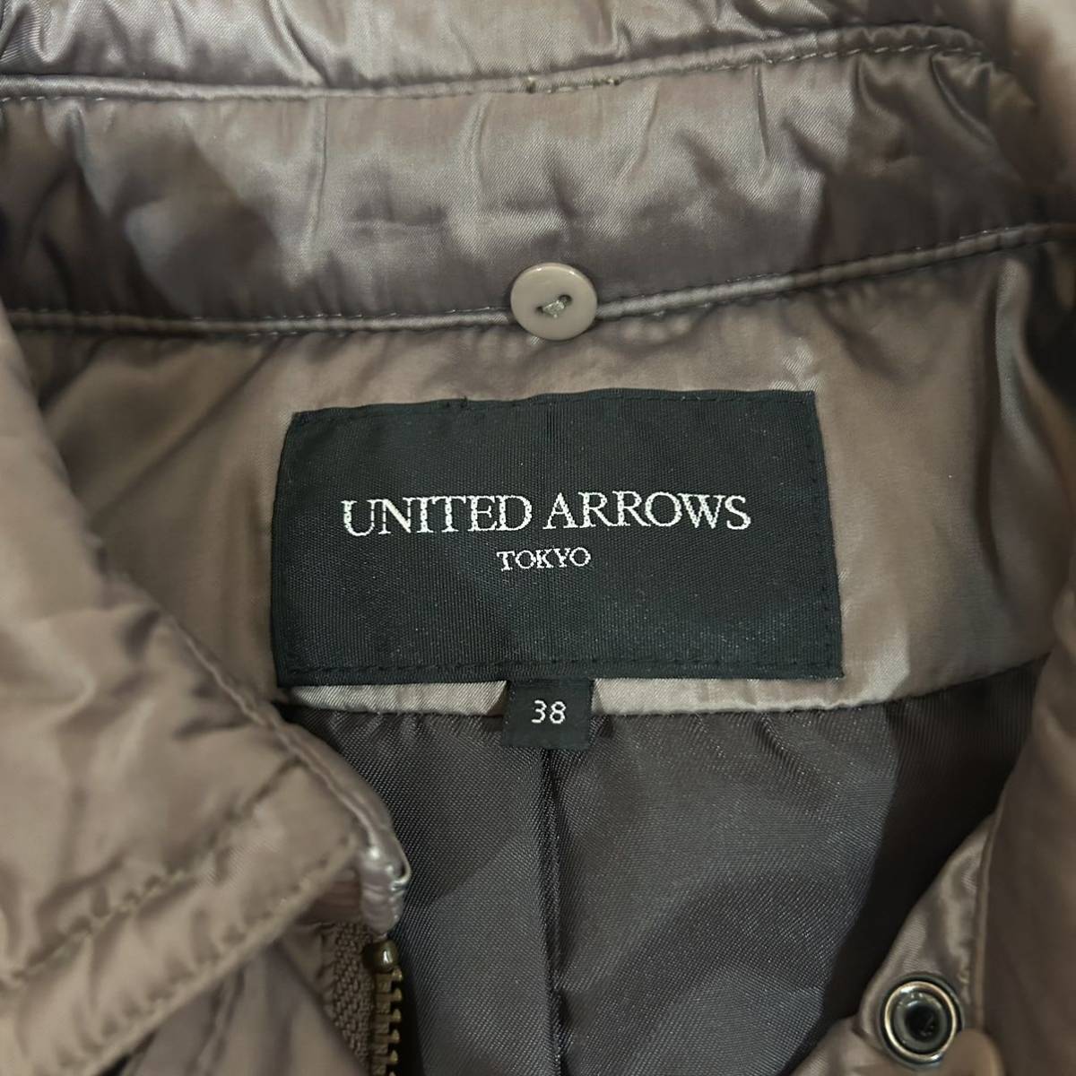 【美品】UNITED ARROWS★ユナイテッドアローズ 中綿コート 38サイズ Mサイズ モカ グレージュ ロングコート ステンカラーコート_画像3