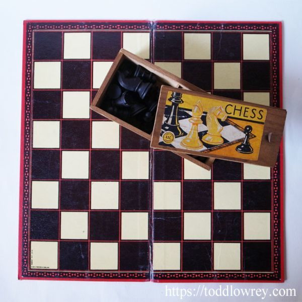 【チェスの本質とは何か】イギリス アンティーク チェスセット 木製 駒 箱付 ボード付 ◆◆Antique Staunton Chessmen & Folding Board◆_画像4