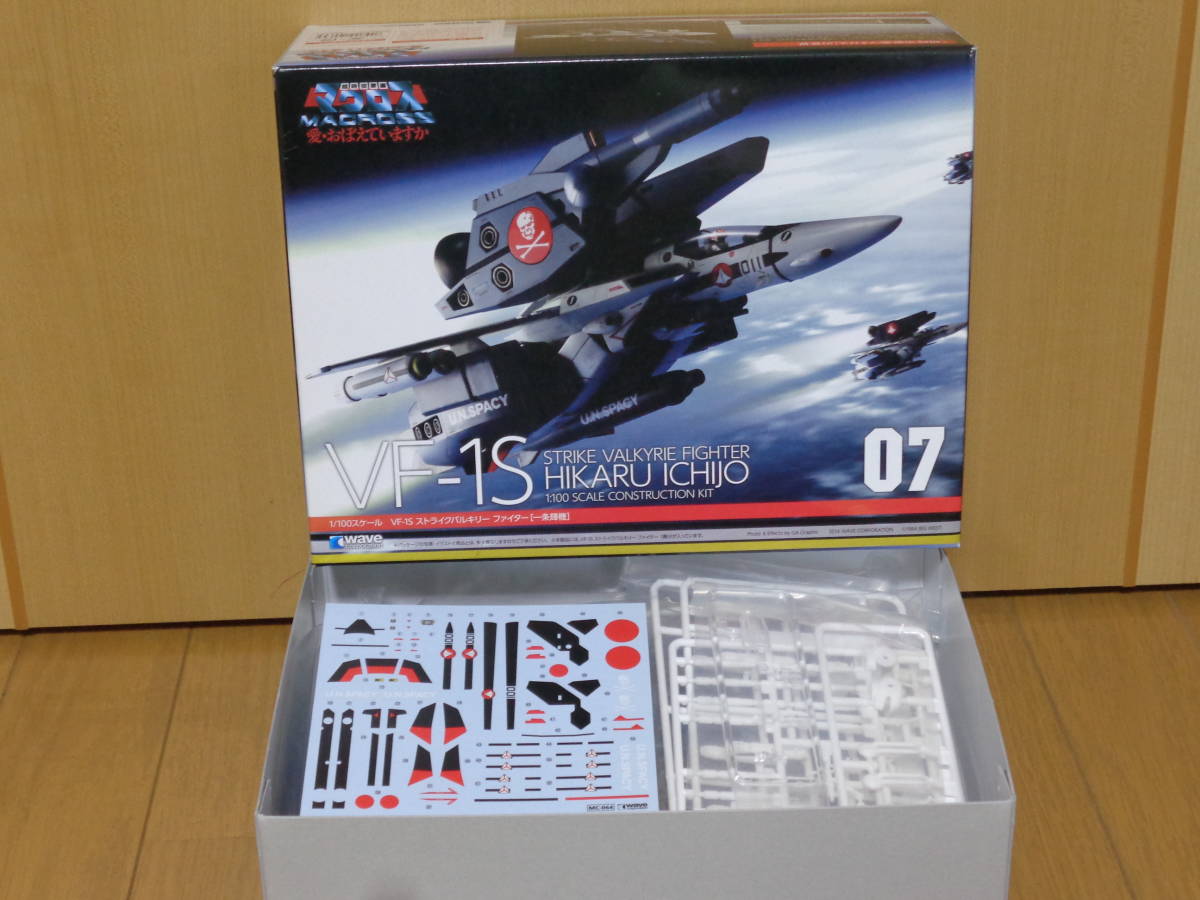 未組立　1/100　VF-1S　ストライクバルキリー　ファイター（一条輝機）