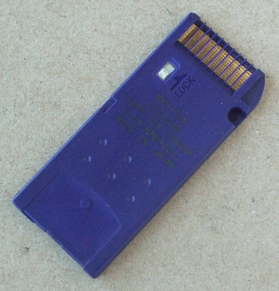 送料無料 SONY ソニー 純正 MEMORY STICK メモリースティック MAGICGATE 128MB MSH-128 日本製 MADE IN JAPAN 即決！_画像2