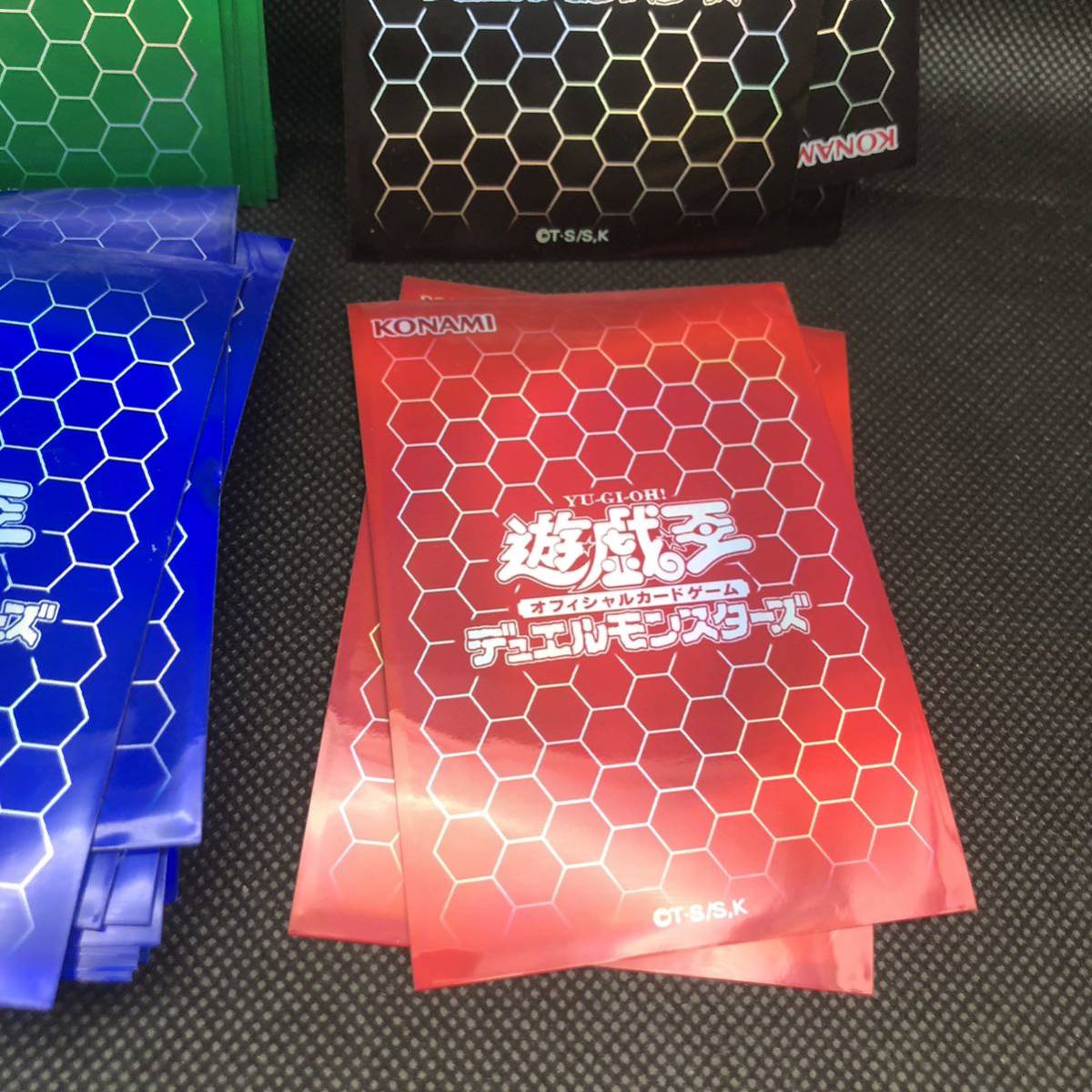 遊戯王 カードスリーブ 青 35枚 緑 19米 黒 22枚 赤 2枚 まとめ 遊戯王 カードスリーブ 青 35枚 緑 19米 黒 22枚 赤 2枚 まとめ