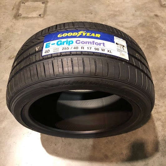 送料無料 新品 1本 (MP0107.8) 255/40R17 98W GOODYEAR EFFICIENTGRIP COMFORT XL 2020年以降製造 屋内保管 255/40/17,_画像1