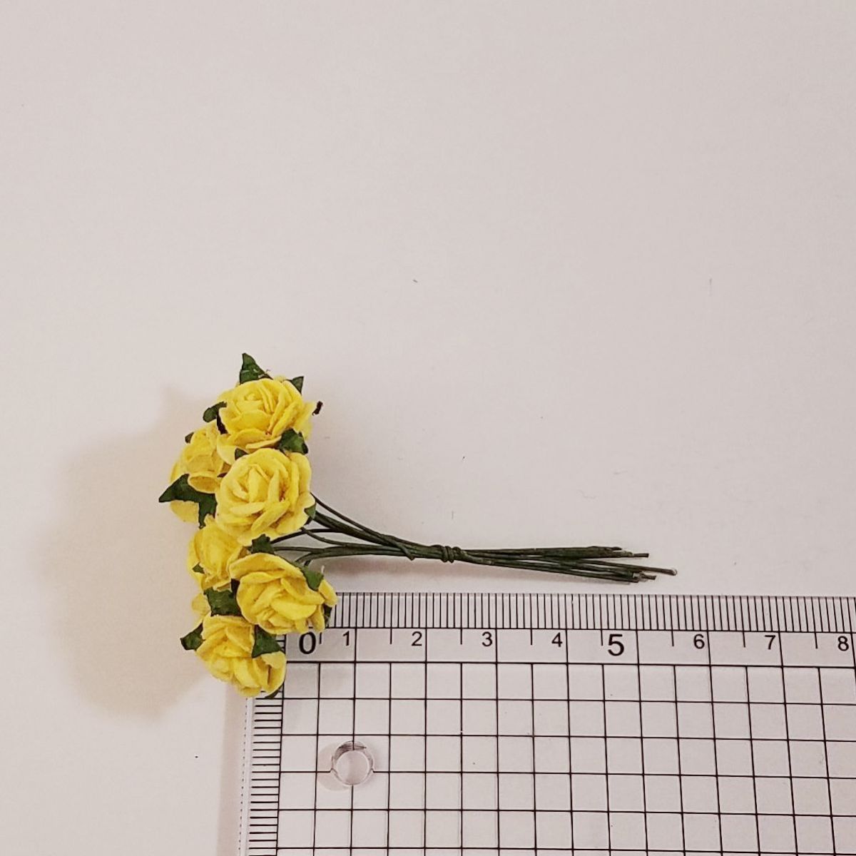 造花[ミニ・ペーパーフラワー バラ（黄色 #145） 直径約15mm 50本] ハンドメイド リース アートフラワー コサージュの画像4