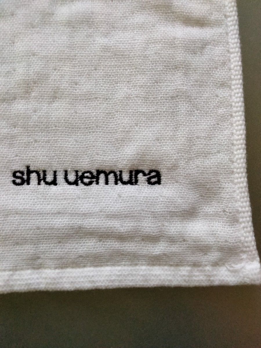 SHU UEMURA シュウ ウエムラ ハンカチ 未使用１枚