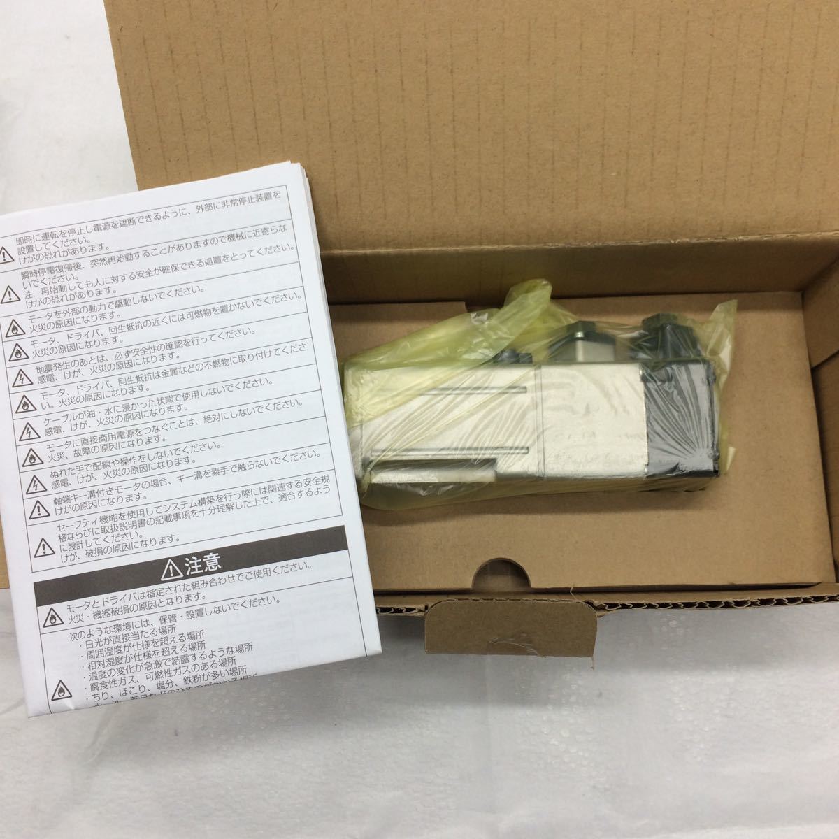 T383 OMRON R88M-K10030T-B 新品保管