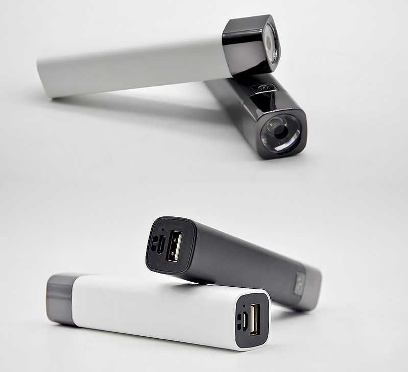 ２本セット　新品未使用　送料込み　USB充電式　充電ケーブル付属 コンパクト　LED懐中電灯型　ハンディライト　小型　超軽量　携帯便利