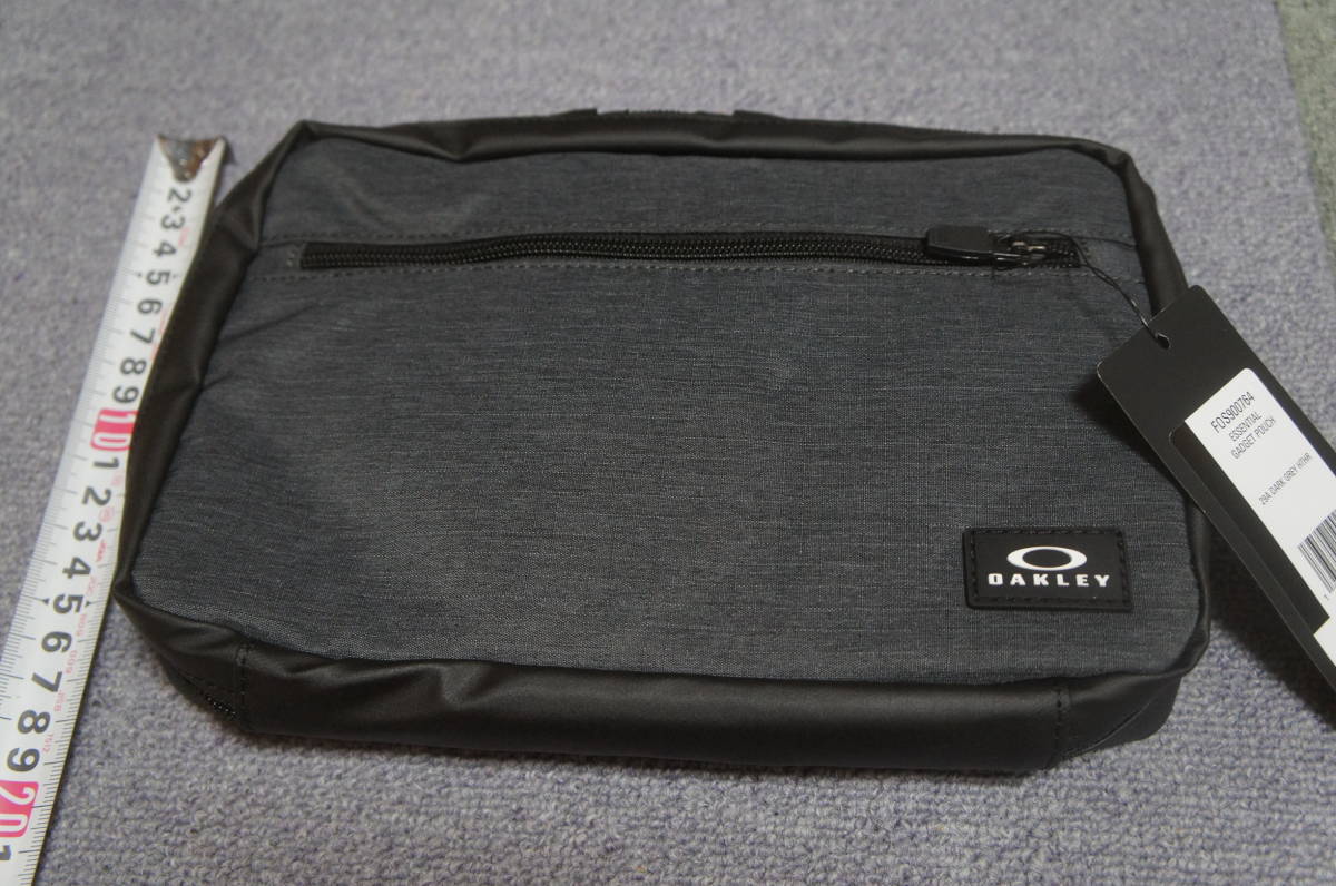 送込 新品 オークリー OAKLEY マルチバッグ ポーチ ESSENTIAL GADGET POUCH グレー_画像2