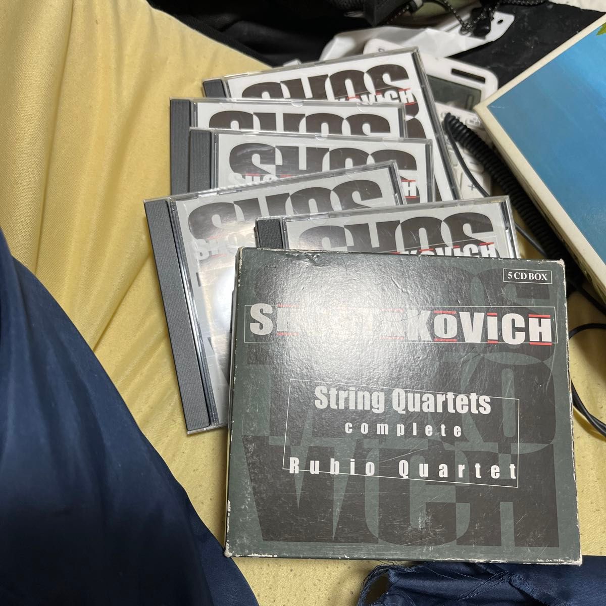 ショスタコーヴィッチ:弦楽四重奏曲全集5枚組みです。直輸入品なので日本語の解説はなし