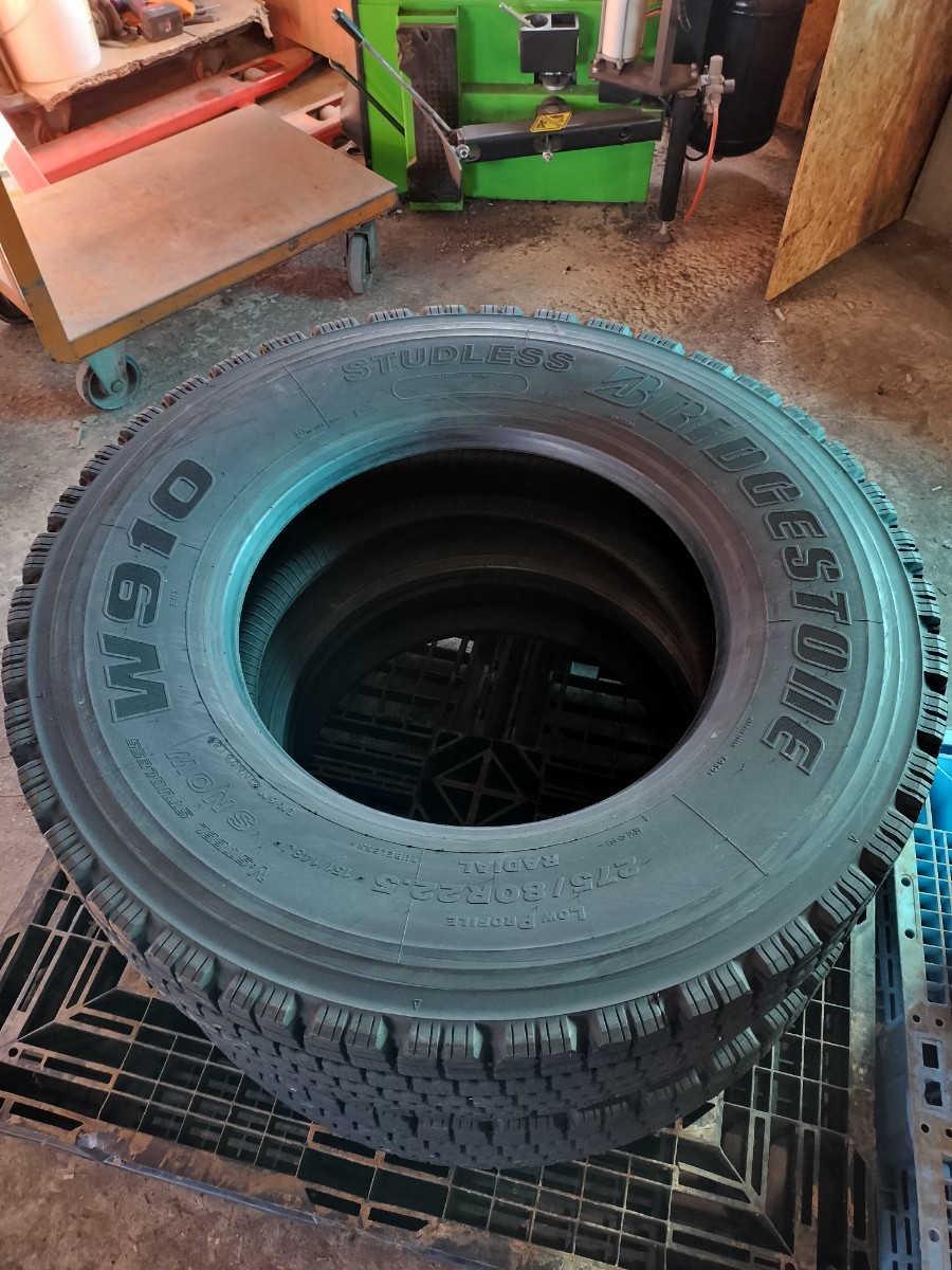 【G1122】BRIDGESTONE W910 275/80R22.5 151/148J スタッドレスタイヤ2本のみ_画像2