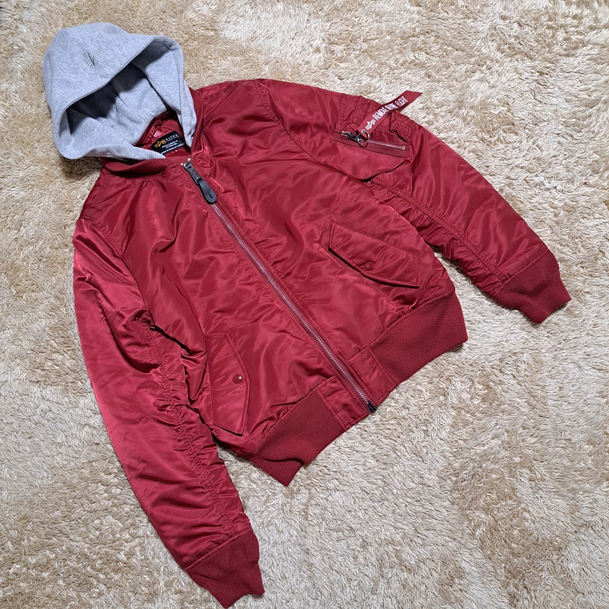 美品　ALPHA INDUSTRIES　アルファインダストリーズ　フライトジャケット美品　Mサイズ　フード脱着可　赤系　ジップアップ