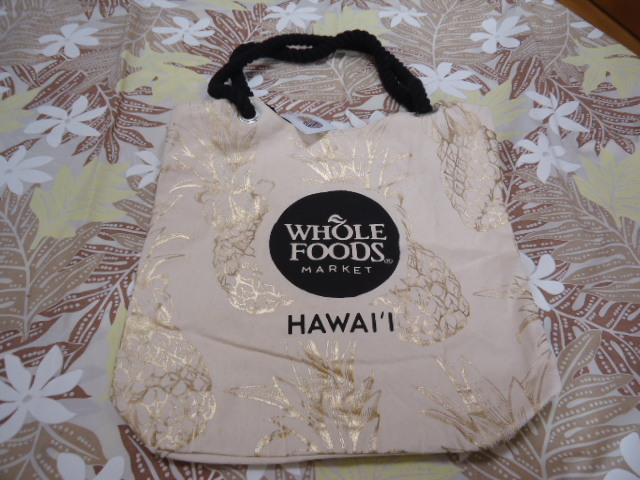 即決 ハワイ WHOLE FOODS ホールフーズ エコバック トートバック クリーム色 黒・金色ロゴ・パイナップル柄 新品 未使用品の画像1