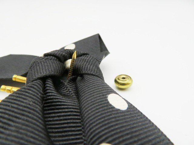 K01 Christian Dior Christian Dior dot ribbon /GP CD Logo chair pin brooch black / Gold 