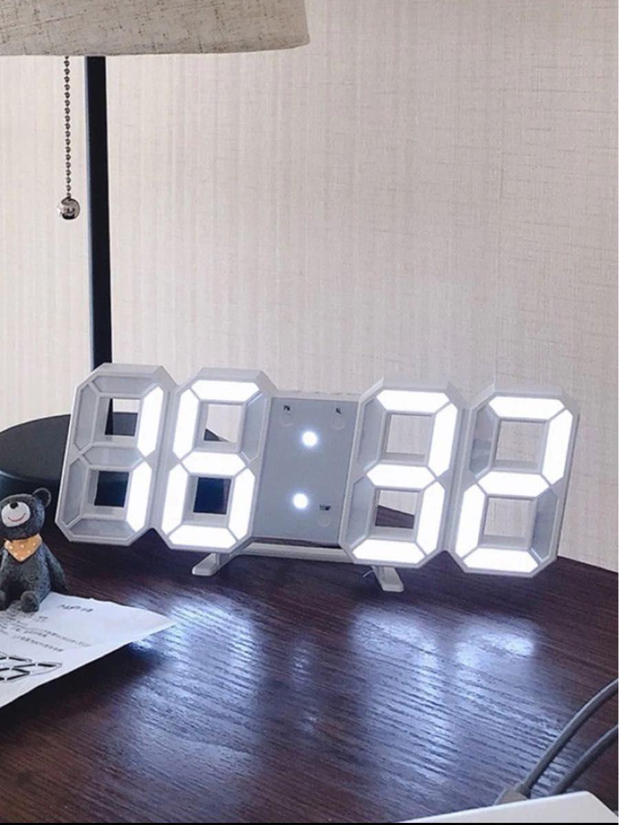 1個 3DプラスチックLEDデジタル時計 USBデータケーブル付き モダンホワイト 時間/日付/温度表示 デジタル目覚まし時計 