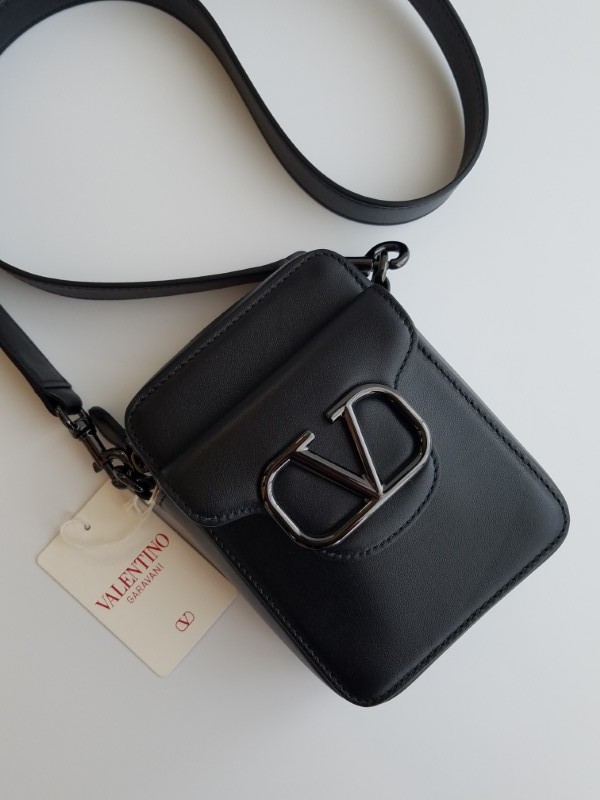 新品 VALENTINO GARAVANI ヴァレンティノ ガラヴァーニ Vロゴ 新品 VALENTINO GARAVANI ヴァレンティノ ガラヴァーニ Vロゴ