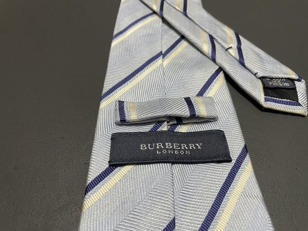 【美品】BURBERRY LONDON　バーバリーロンドン　レジメンタル柄　ネクタイ　3本以上送料無料　ブルー_画像2