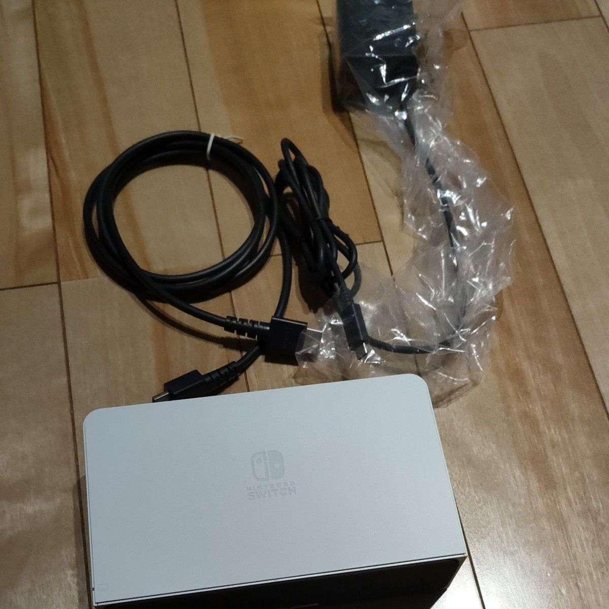 Nintendo Switch 有機ELモデル ホワイト 中古美品 おまけ付き Nintendo Switch 有機ELモデル ホワイト 中古美品 おまけ付き