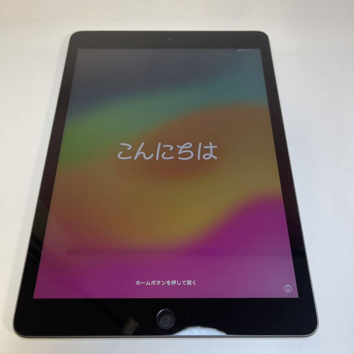 第8世代　Apple iPad 32G Wi-Fi モデル A1603スペース グレイ_画像2