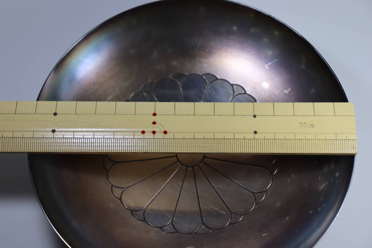純銀盃◆吉岳宗雲斎◆直径162㎜・328ｇの大ぶりな盃です◆「潰し」にも利用いただけます◆比重『10.489』◆純銀保証品です◆送料無料です◆_直径は162㎜です。