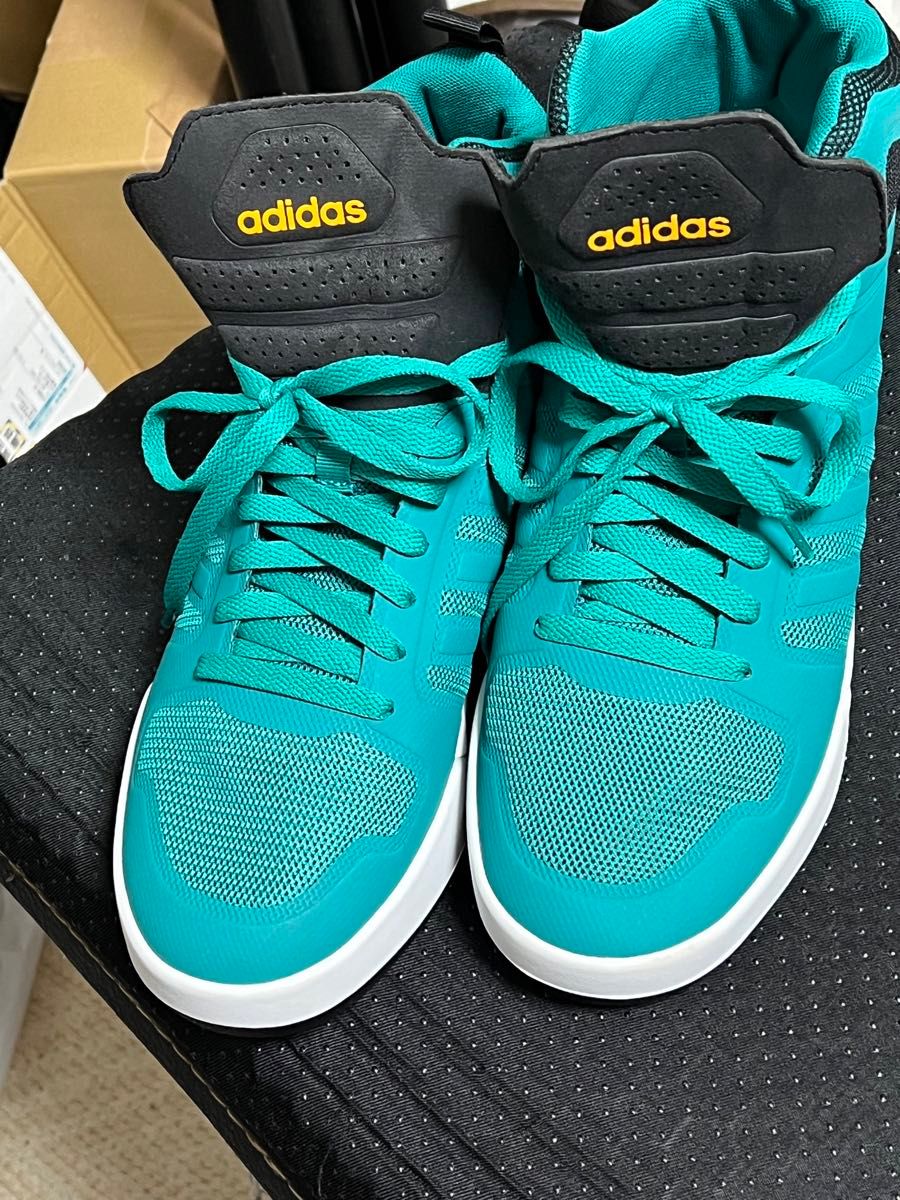 adidas ハイカット スニーカー