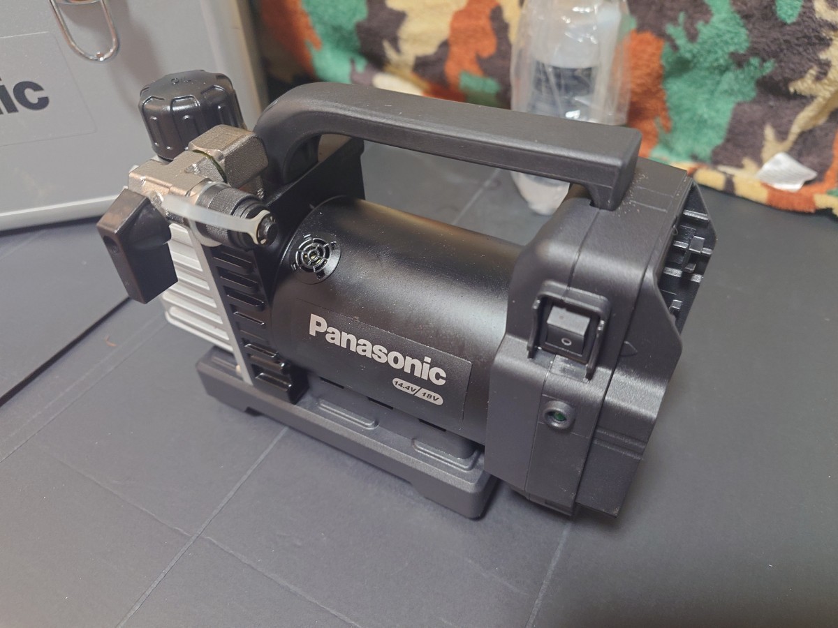 Panasonic 充電式真空ポンプ EZ46A3K-B　TASCO デジタルミニ真空ゲージキット TA142MD　オマケ付き _画像3