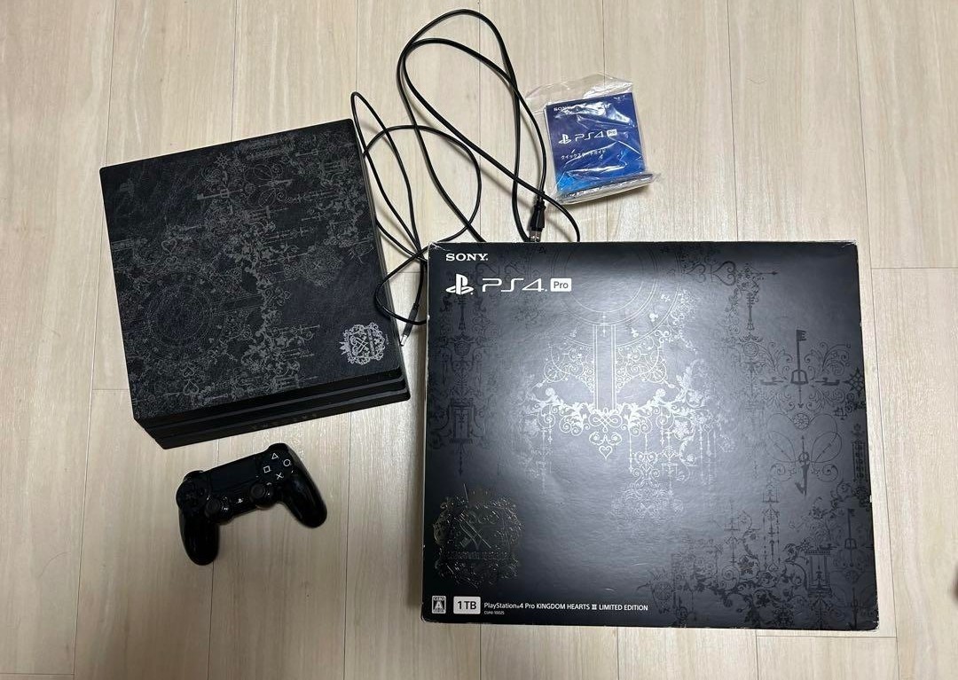 美品　使用頻度少　PS4 Pro キングダムハーツ3 リミテッドエディション CUHJ-10025　動作確認済　内箱外箱　未開封説明書　cuh-7200_画像1