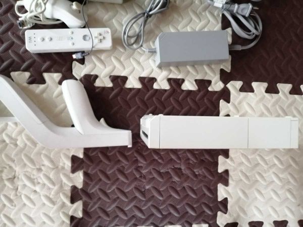 wii 本体一式　すぐ遊べる　リンクのボウガントレーニング　ザッパー　（クリーニング　動作確認済）盤面傷無し_画像2