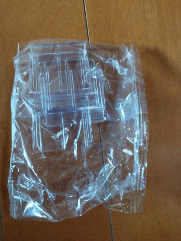美品　テトラ　５ｍｍ厚用フック（フタ受け）　４個入り　ガラス厚５ｍｍ対応　送料無料　水槽　ガラス蓋受け