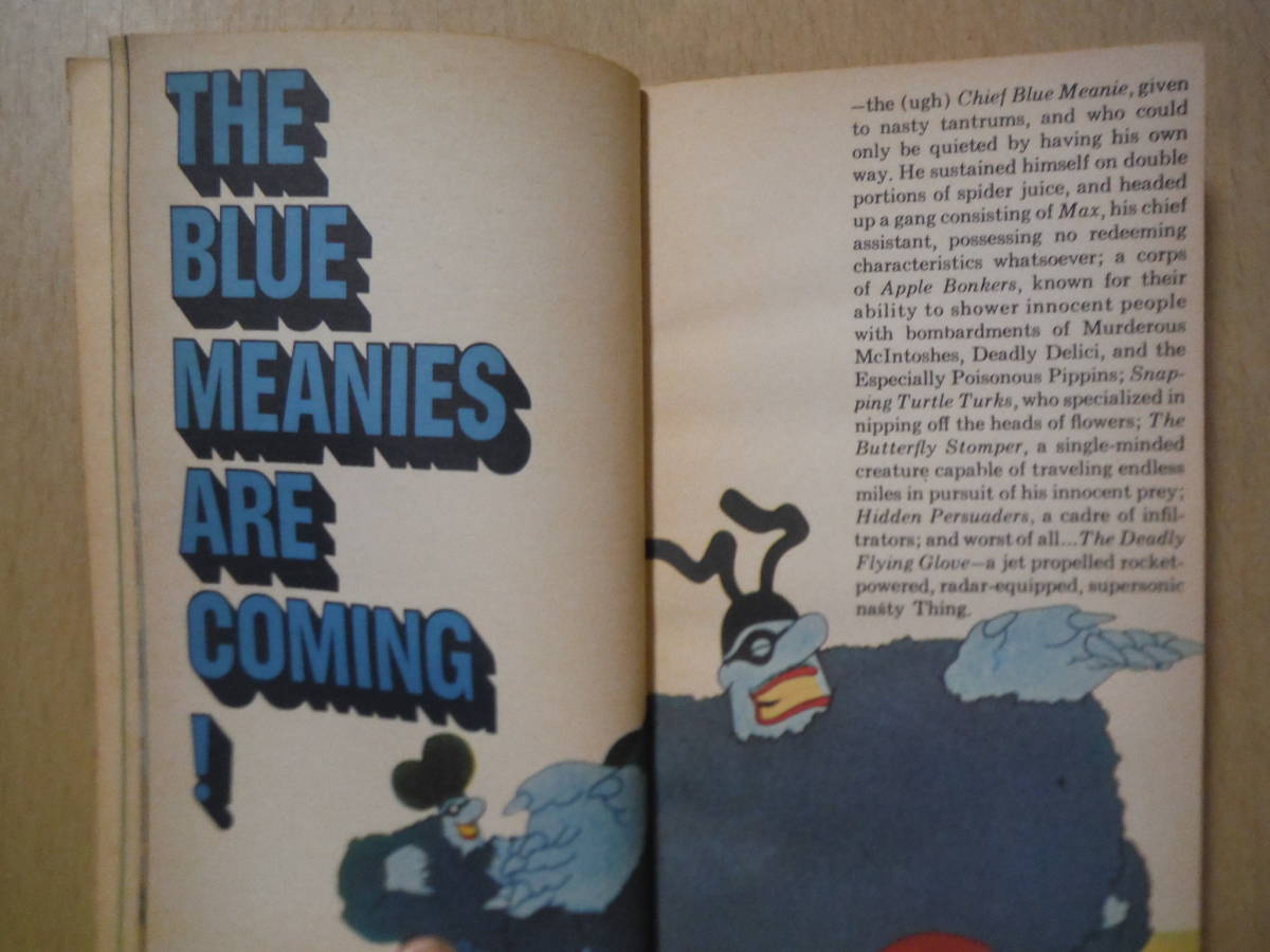 ★E THE BEATLES Yellow Submarine 洋書ペーバーバック 1968年初版 ザ・ビートルズ　擦れ・焼け・傷み・汚れ・記名有_画像6