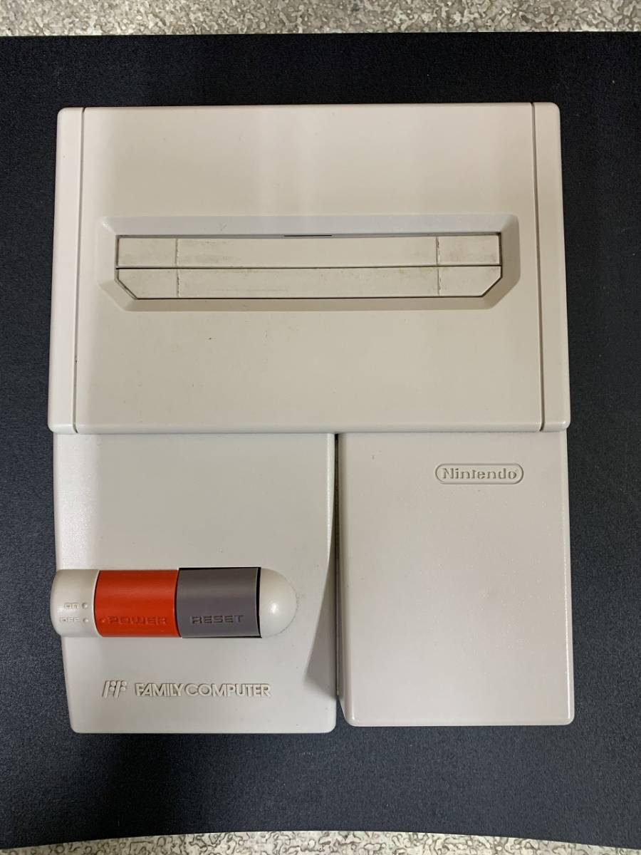 Nintendo　任天堂　HVC-101　ファミリーコンピュータ　ニューファミコン　TVゲーム　ゲーム　コントローラー付き×1　①_画像2