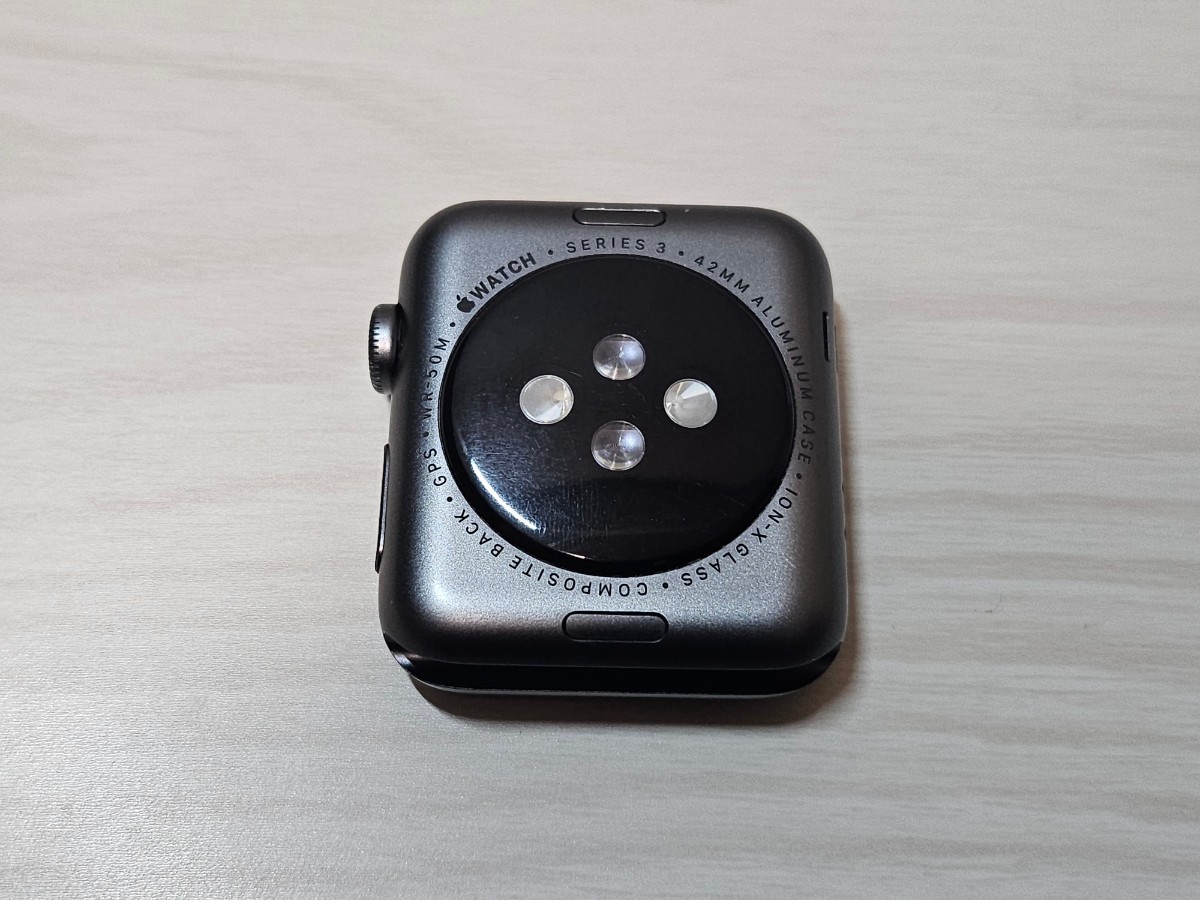 ☆動作確認済み☆Apple Watch series3 42mm GPS アルミ MQKM2J/A バッテリー容量100% 本体 バント 充電器_画像3