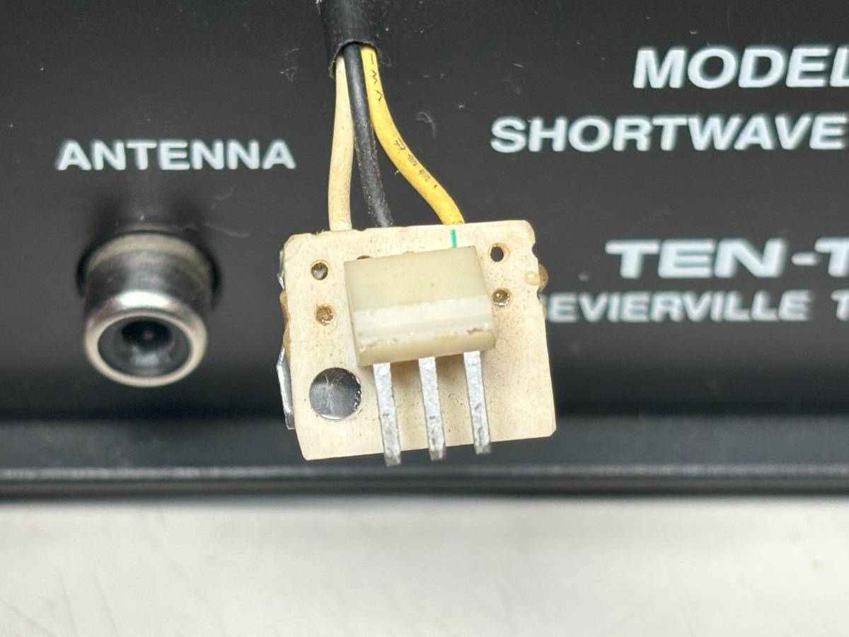 TenTec 1254 ゼネカバ ラジオキット完成品_内部信号を取り出す自作3Pコネクター。