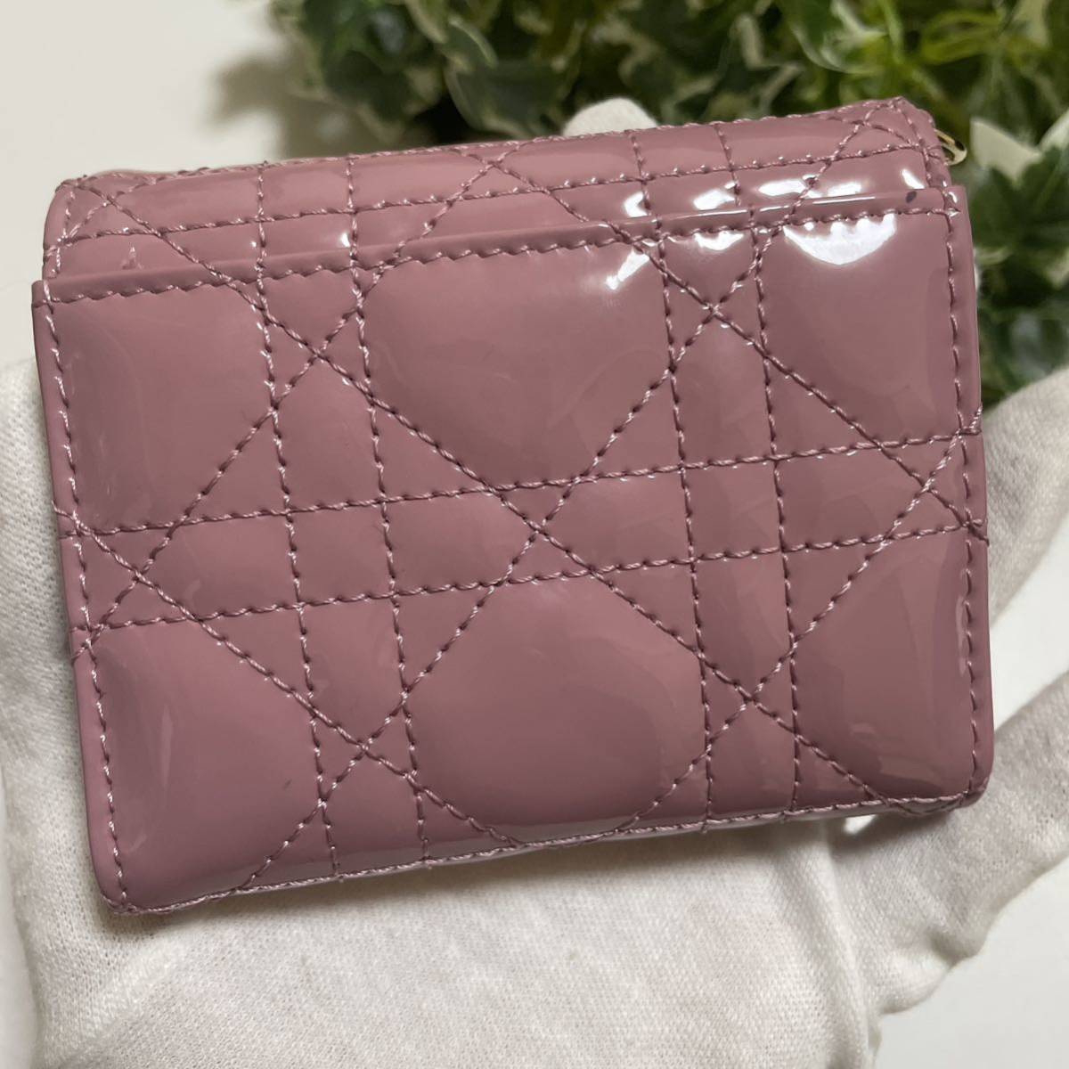 美品 LADY DIOR ロータスウォレット カナージュ パテントカーフ 美品 LADY DIOR ロータスウォレット カナージュ パテントカーフ