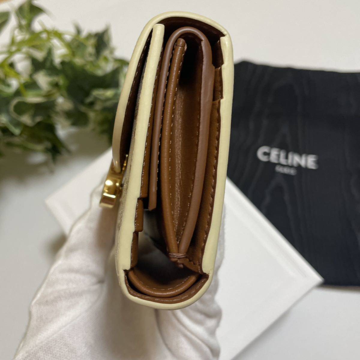 セリーヌ　スモールウォレット トリオンフ　キャンバス ホワイト　タン　CELINE 財布　三つ折り財布　コンパクトウォレット　celine 白　_画像6