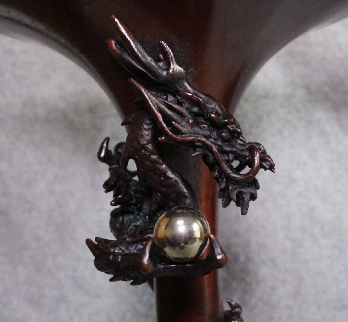 [銅花器f20_2]◆花瓶 蝋型鋳銅 龍文◆31cm 花入 VASE 竜 玉竜   ブロンズ像 ドラゴン ボールを持つ龍 bronze dragon ball 置物の画像6