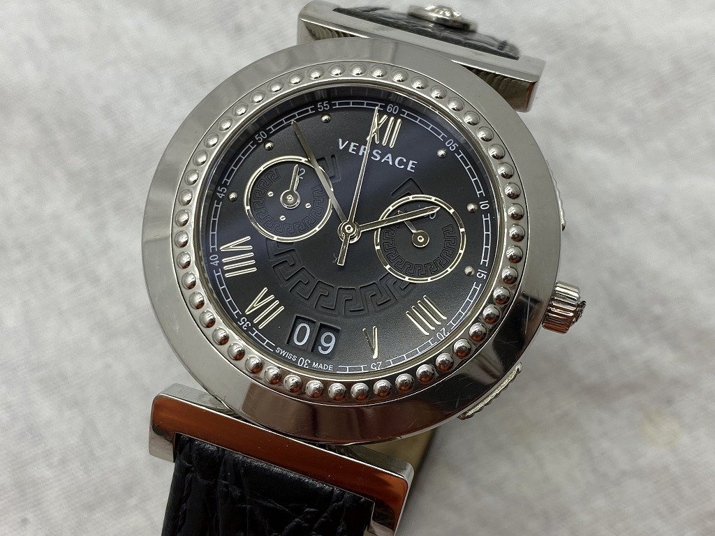 経典 □希少モデル【VERSACE ヴェルサーチ A9C ヴァニティ シルバー ヴェルサーチ