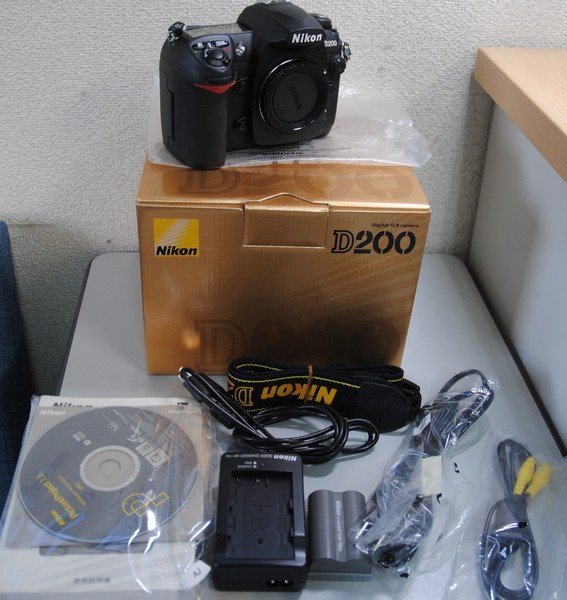 ☆綺麗【 ニコン / NIKON デジタル一眼レフカメラ D200 】レンズ交換式一眼レフレックスタイプ 保管品 P01008_画像1