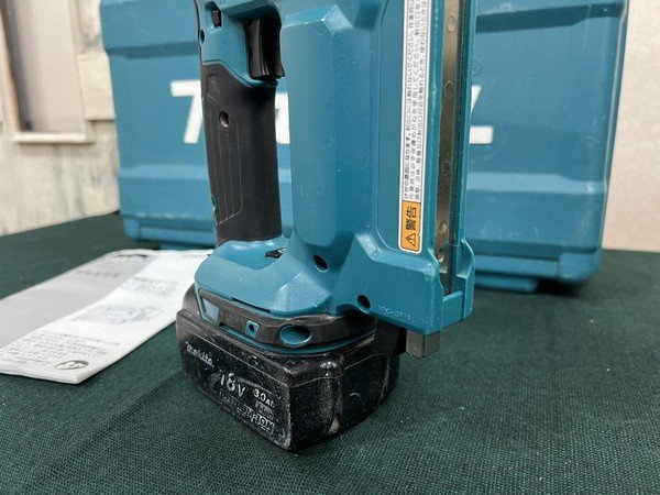 §綺麗【マキタ / Makita 18V 充電式タッカー ST112DZK 本体 バッテリー ケース 取説付き 工具 】N11309の画像7