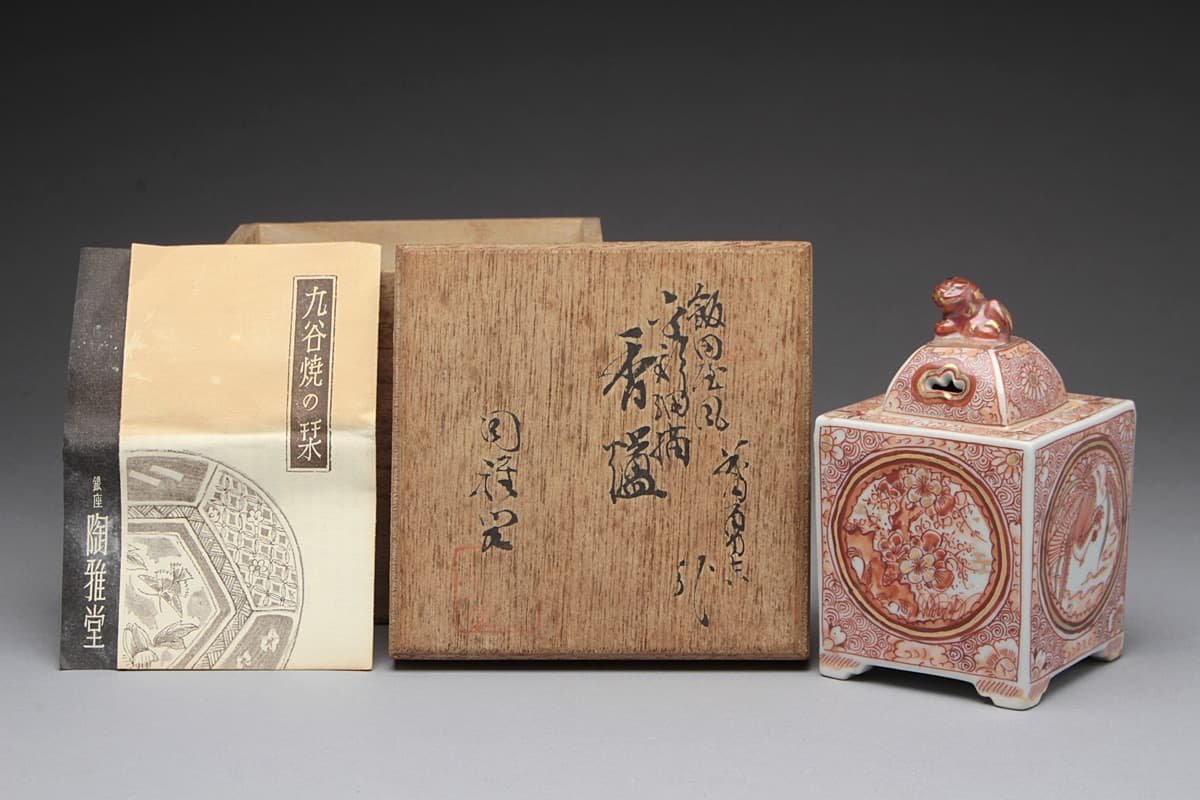 JI807 【九谷勇吉 作/陶雅堂謹製】飯田屋風 金彩獅摘香炉 高11.5 JI807 【九谷勇吉 作/陶雅堂謹製】飯田屋風 金彩獅摘香炉 高11.5